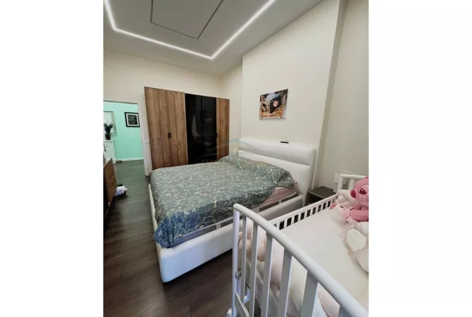 Shtepi ne shitje Apartament ne Tirane, 1+1, Mobilimi E mobiluar, Pagesa 165,000  Euro.