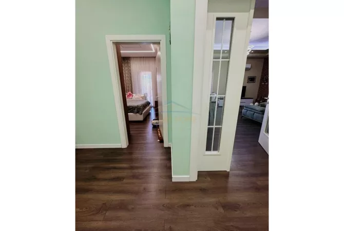 Shtepi ne shitje Apartament ne Tirane, 1+1, Mobilimi E mobiluar, Pagesa 165,000  Euro.