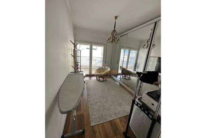 Shtepi ne shitje Apartament ne Tirane, 2+1, Mobilimi E mobiluar, Pagesa 252,400  Euro.