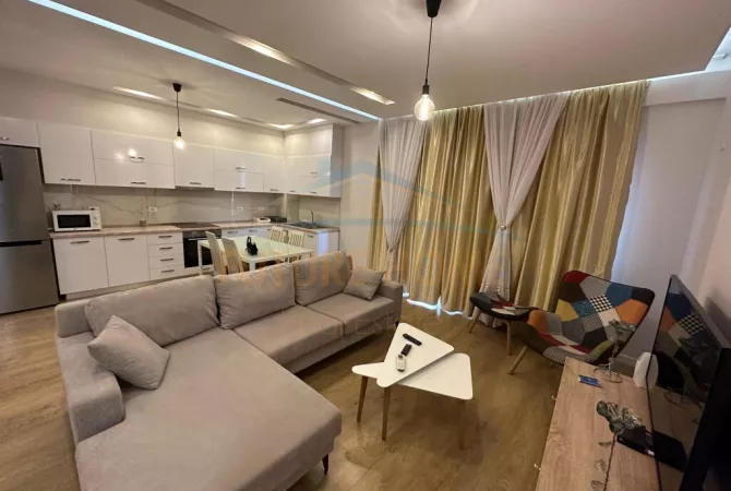 Shtepi ne shitje Apartament ne Tirane, 2+1, Mobilimi E mobiluar, Pagesa 240,000  Euro.