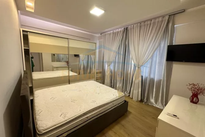 Shtepi ne shitje Apartament ne Tirane, 2+1, Mobilimi E mobiluar, Pagesa 240,000  Euro.
