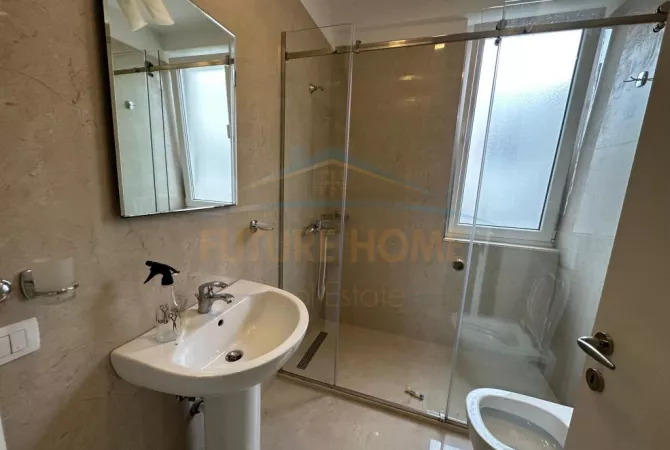 Shtepi ne shitje Apartament ne Tirane, 2+1, Mobilimi E mobiluar, Pagesa 240,000  Euro.