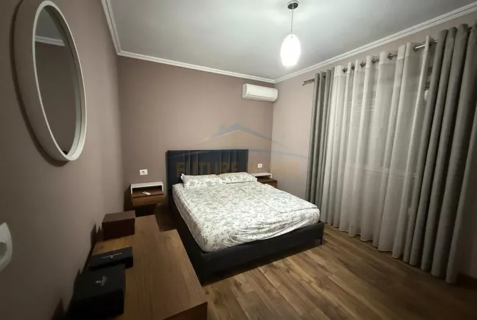 Shtepi ne shitje Apartament ne Tirane, 2+1, Mobilimi E mobiluar, Pagesa 210,000  Euro.