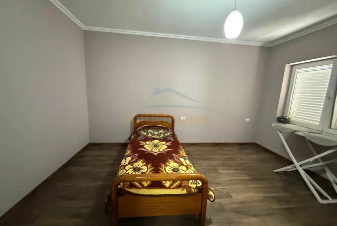 Shtepi ne shitje Apartament ne Tirane, 2+1, Mobilimi E mobiluar, Pagesa 210,000  Euro.