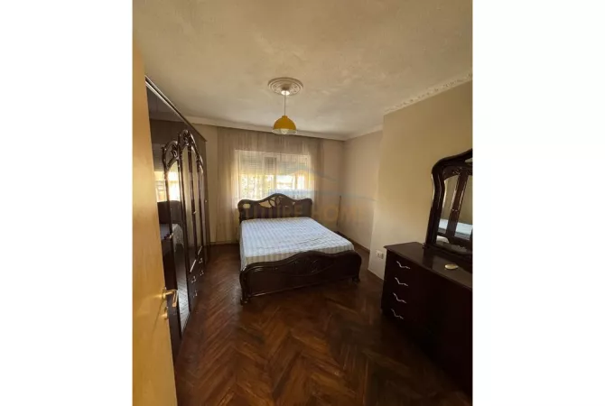 Shtepi ne shitje Apartament ne Tirane, 1+1, Mobilimi Bosh, pa mobiluar, Pagesa 110,000  Euro.