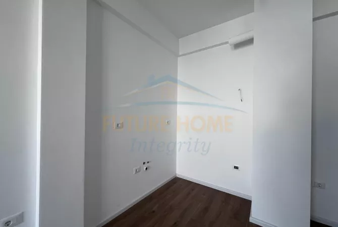 Shtepi ne shitje Apartament ne Tirane, 1+1, Mobilimi Bosh, pa mobiluar, Pagesa 80,000  Euro.