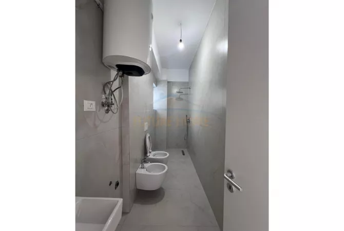 Shtepi ne shitje Apartament ne Tirane, 1+1, Mobilimi Bosh, pa mobiluar, Pagesa 80,000  Euro.