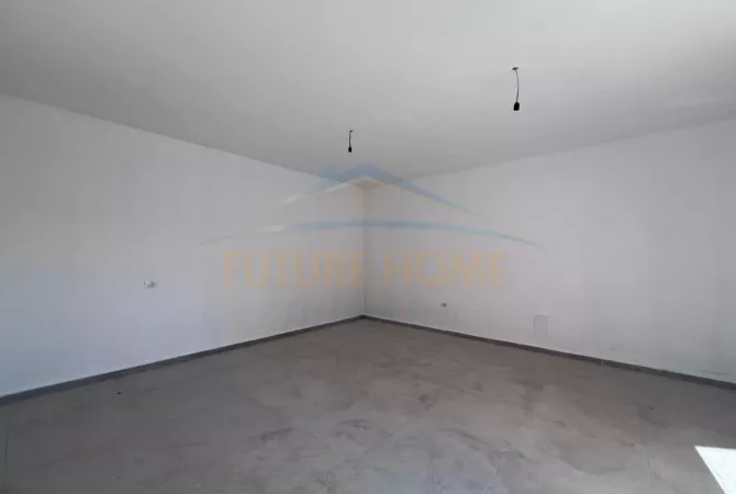Shtepi ne shitje Apartament ne Tirane, 1+1, Mobilimi Bosh, pa mobiluar, Pagesa 93,500  Euro.