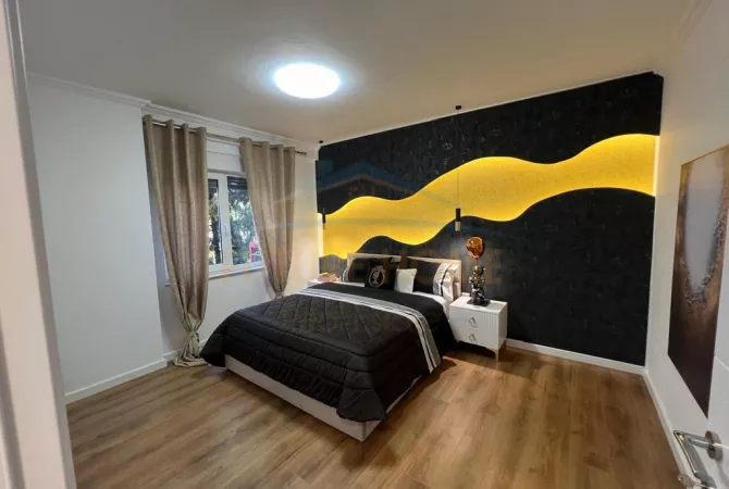 Shtepi ne shitje Apartament ne Tirane, 2+1, Mobilimi E mobiluar, Pagesa 250,000  Euro.