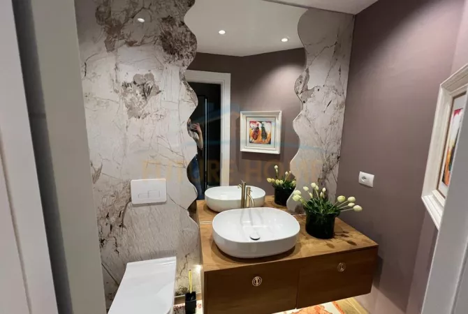 Shtepi ne shitje Apartament ne Tirane, 2+1, Mobilimi E mobiluar, Pagesa 250,000  Euro.