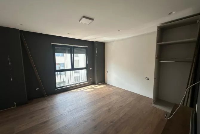 Shtepi ne shitje Apartament ne Tirane, 2+1, Mobilimi Bosh, pa mobiluar, Pagesa 335,000  Euro.