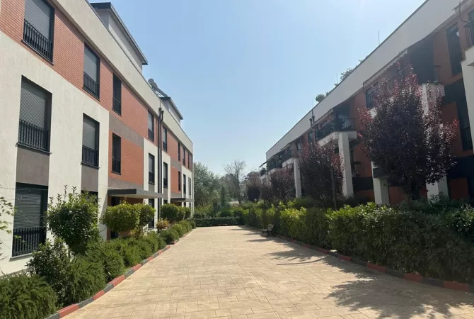 Shtepi ne shitje Apartament ne Tirane, 2+1, Mobilimi Bosh, pa mobiluar, Pagesa 335,000  Euro.