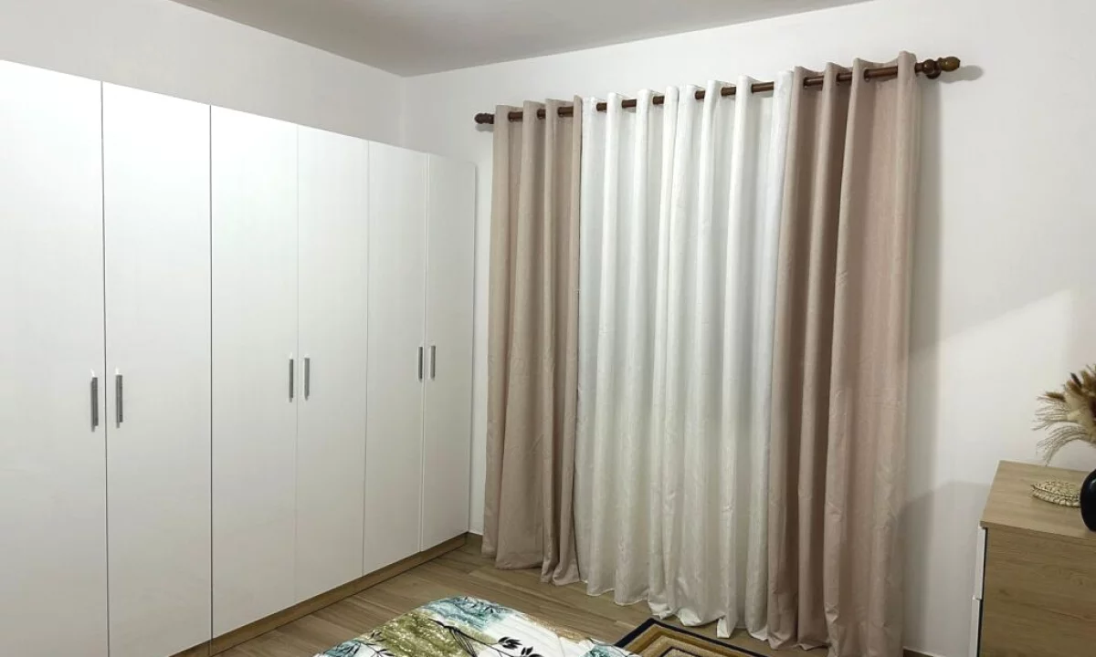 Shtepi me qera Apartament ne Tirane, 2+1, Mobilimi E mobiluar, Pagesa 400  Euro.