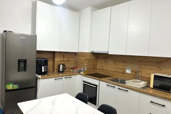 Shtepi me qera Apartament ne Tirane, 2+1, Mobilimi E mobiluar, Pagesa 400  Euro.