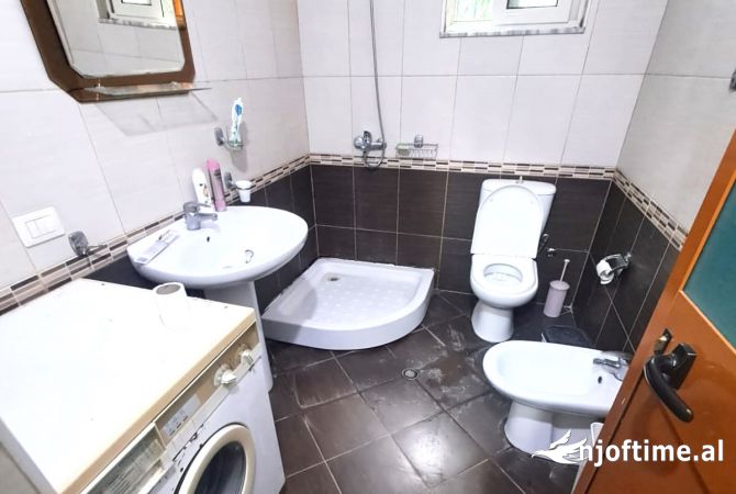 Shtepi me qera Apartament ne Tirane, 2+1, Mobilimi E mobiluar, Pagesa 45,000  Leke.