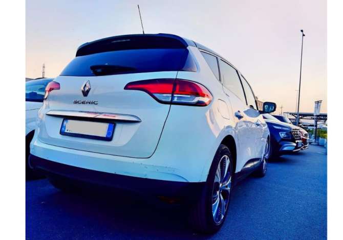 Jepet me qera Renault Scenic duke filluar nga 37 euro ne dite