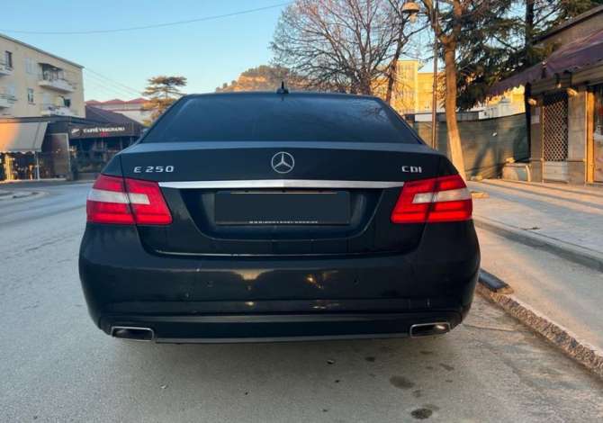 Jepet me qera makina Mercedes Benz E250  duke filluar nga 45 euro dita
