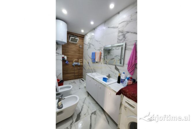 Shtepi ne shitje Apartament ne Tirane, 1+1, Mobilimi E mobiluar, Pagesa 90,000  Euro.