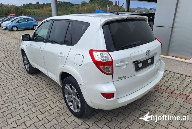 Auto in Vendita  a Tirana - 8,800 Euro
