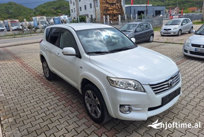 Makina ne shitje ne Tirane - 8,800 Euro