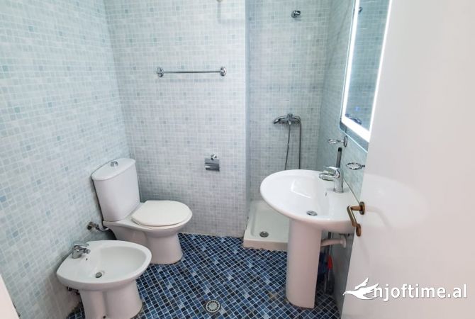Shtepi ne shitje Apartament ne Tirane, 1+1, Mobilimi Bosh, pa mobiluar, Pagesa 147,500  Euro.