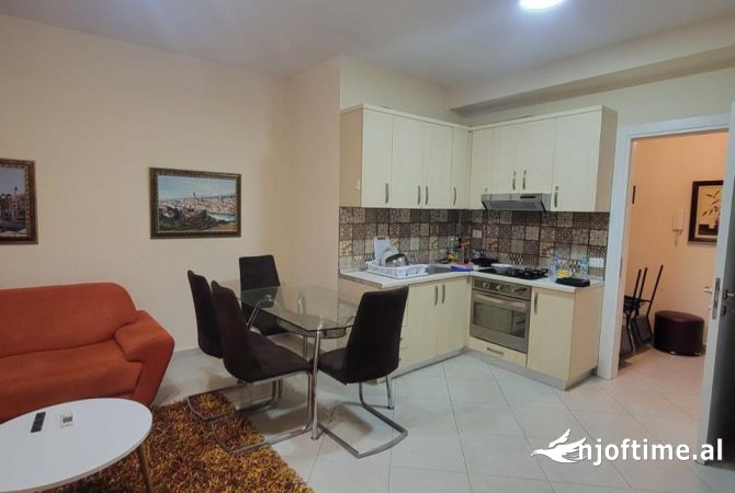 Shtepi me qera 2+1 ne Tirane - 55,000 Leke