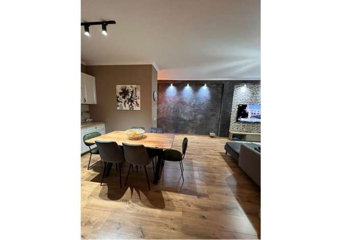 Shtepi me qera 2+1 ne Tirane - 800 Euro