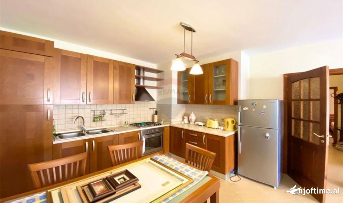 Shtepi me qera Apartament ne Tirane, 2+1, Mobilimi E mobiluar, Pagesa 650  Euro.