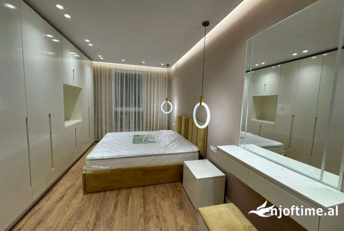 Shtepi me qera 2+1 ne Tirane - 1,200 Euro