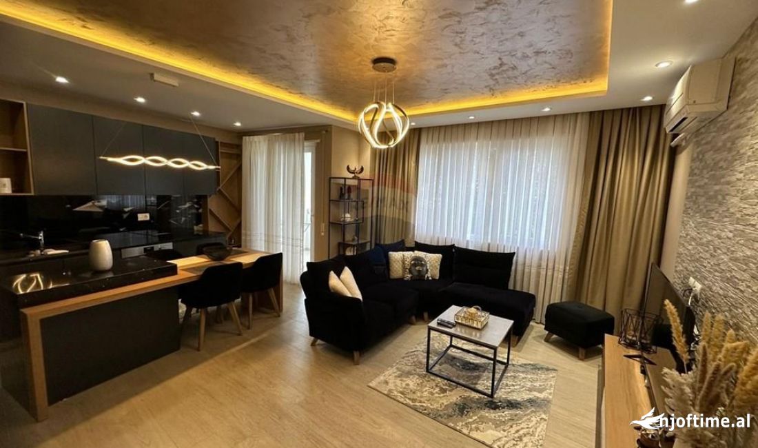 Shtepi ne shitje Apartament ne Tirane, 2+1, Mobilimi E mobiluar, Pagesa 219,000  Euro.