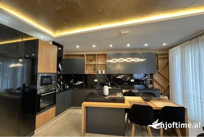 Shtepi ne shitje Apartament ne Tirane, 2+1, Mobilimi E mobiluar, Pagesa 219,000  Euro.