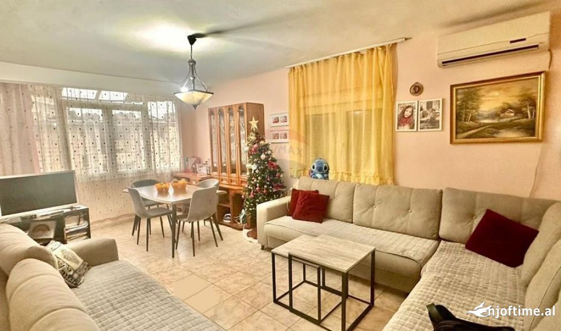 Shtepi ne shitje Apartament ne Tirane, 1+1, Mobilimi Pjeserisht e mobiluar, Pagesa 95,000  Euro.