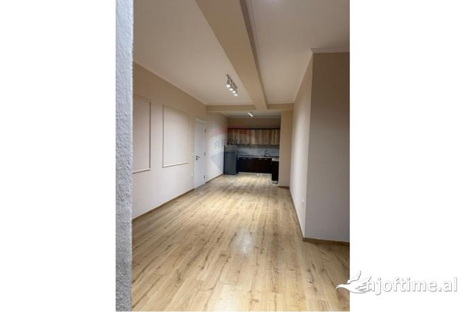 Ambient biznesi me qera 3+1 ne Tirane - 750 Euro