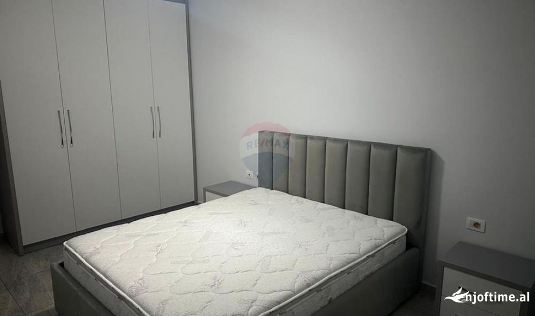 Shtepi me qera Apartament ne Tirane, 2+1, Mobilimi E mobiluar, Pagesa 700  Euro.