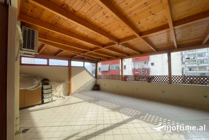 Shtepi me qera Apartament ne Tirane, 2+1, Mobilimi E mobiluar, Pagesa 300  Euro.