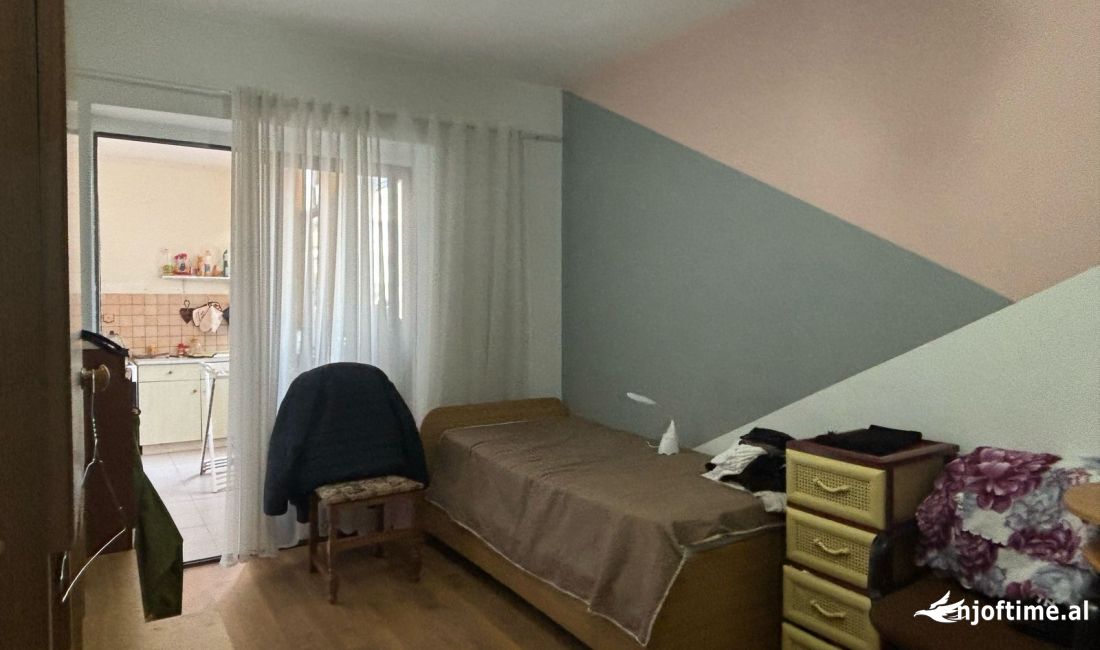 Shtepi ne shitje Apartament ne Tirane, 2+1, Mobilimi E mobiluar, Pagesa 187,000  Euro.