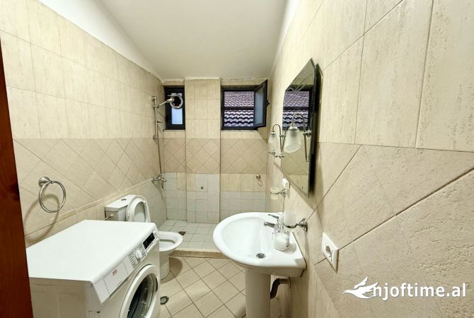 Shtepi me qera Apartament ne Tirane, 2+1, Mobilimi E mobiluar, Pagesa 580  Euro.