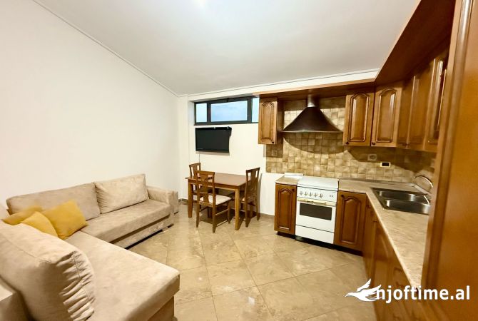 Shtepi me qera Apartament ne Tirane, 2+1, Mobilimi E mobiluar, Pagesa 580  Euro.