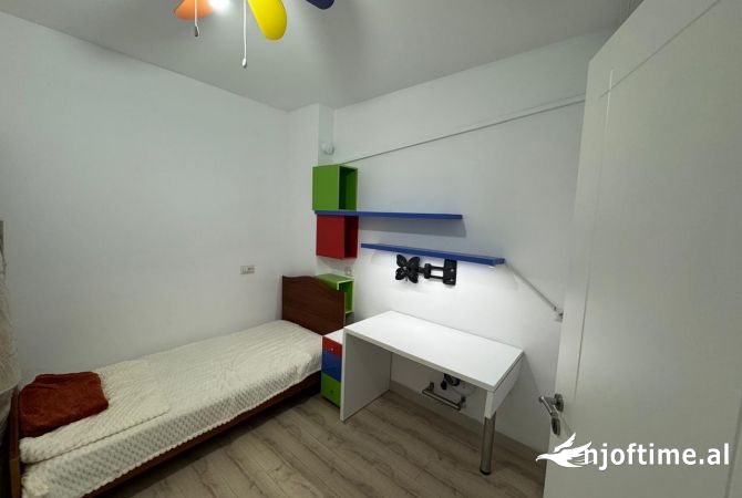 Shtepi me qera Apartament ne Tirane, 2+1, Mobilimi E mobiluar, Pagesa 650  Euro.