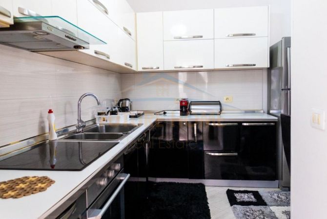 Shtepi me qera 2+1 ne Tirane - 700 Euro