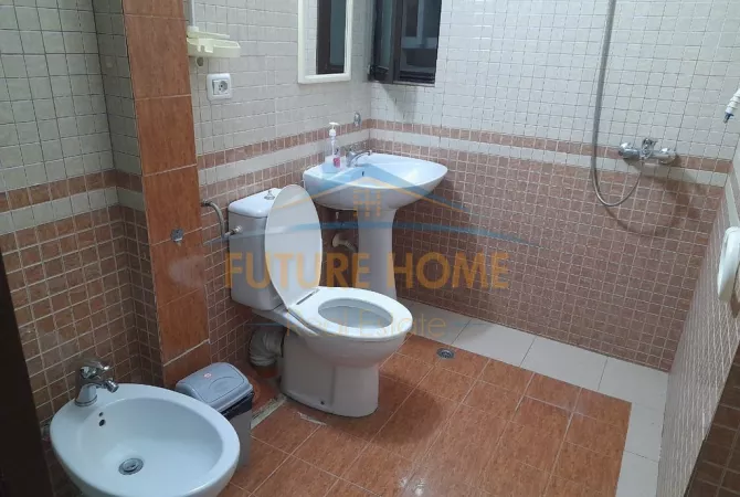 Shtepi me qera Apartament ne Tirane, 1+1, Mobilimi Pjeserisht e mobiluar, Pagesa 600  Euro.