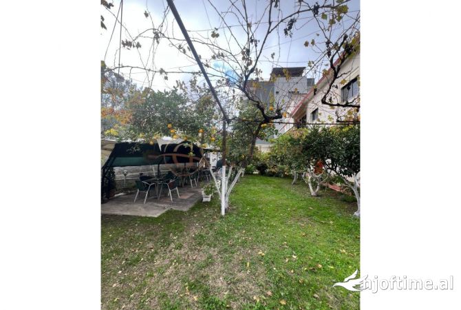 Shtepi ne shitje Apartament ne Durres, 7+1, Mobilimi E mobiluar, Pagesa 450,001  Euro.