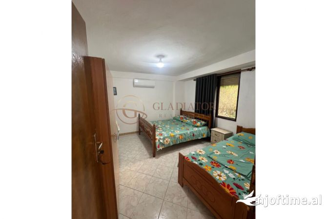 Shtepi ne shitje Apartament ne Durres, 7+1, Mobilimi E mobiluar, Pagesa 450,001  Euro.