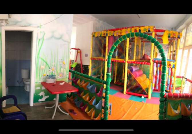 Ambient biznesi me qera 2+1 ne Tirane - 1,000 Euro