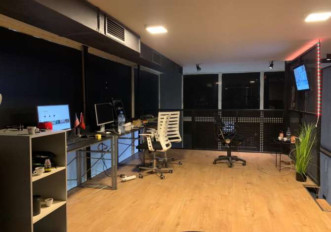 Jepet me qera Zyre duplex 92 m2 Kati 0  Rruga frosina plaku  Cmimi 500 euro ne muaj