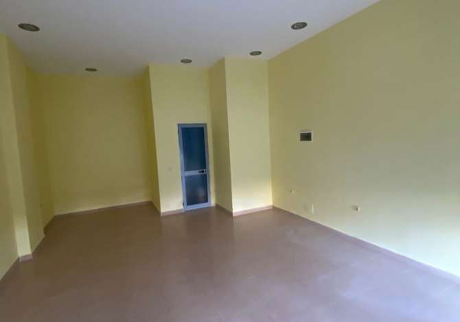 Business Property for Rent 1+1 in Tirana - 30,000 Leke