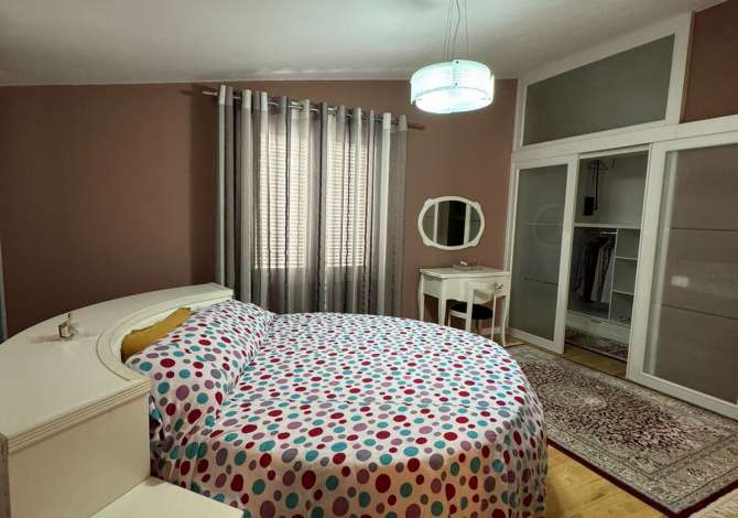 Shtepi ne shitje Vila Luksoze ne Tirane, 2+1, Mobilimi E mobiluar, Pagesa 650,000  Euro.