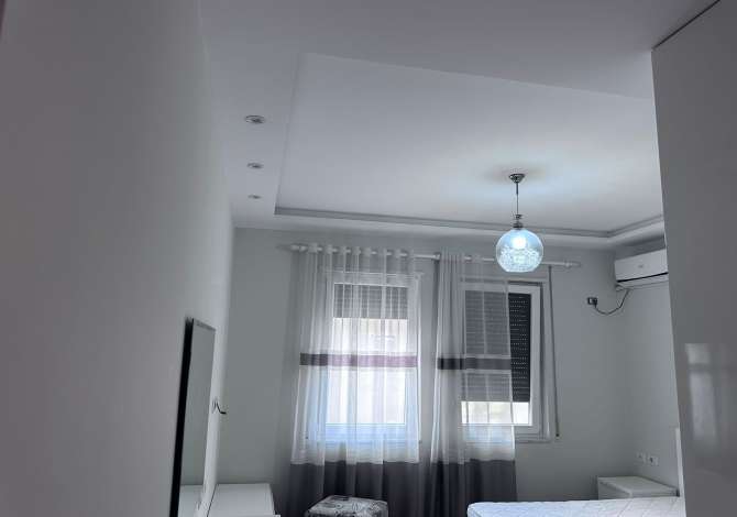 Shtepi me qera Apartament ne Tirane, 3+1, Mobilimi E mobiluar, Pagesa 650  Euro.