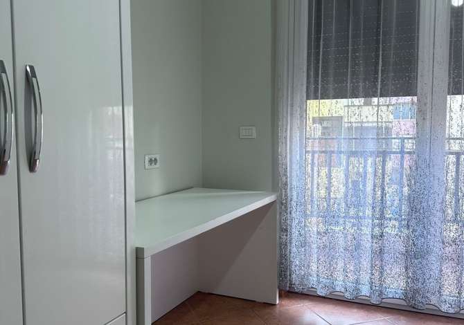 Shtepi me qera Apartament ne Tirane, 3+1, Mobilimi E mobiluar, Pagesa 650  Euro.