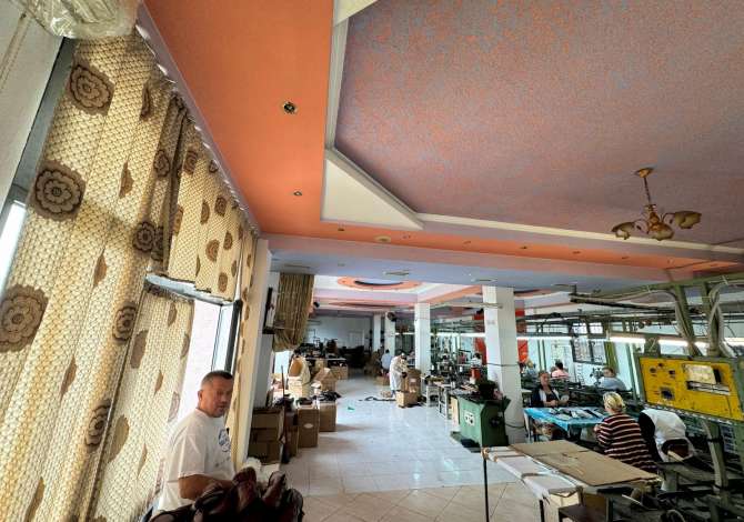 Jepet me qira ambjent per biznes ne Koder te Kuqe Rruga Azem Hajdari